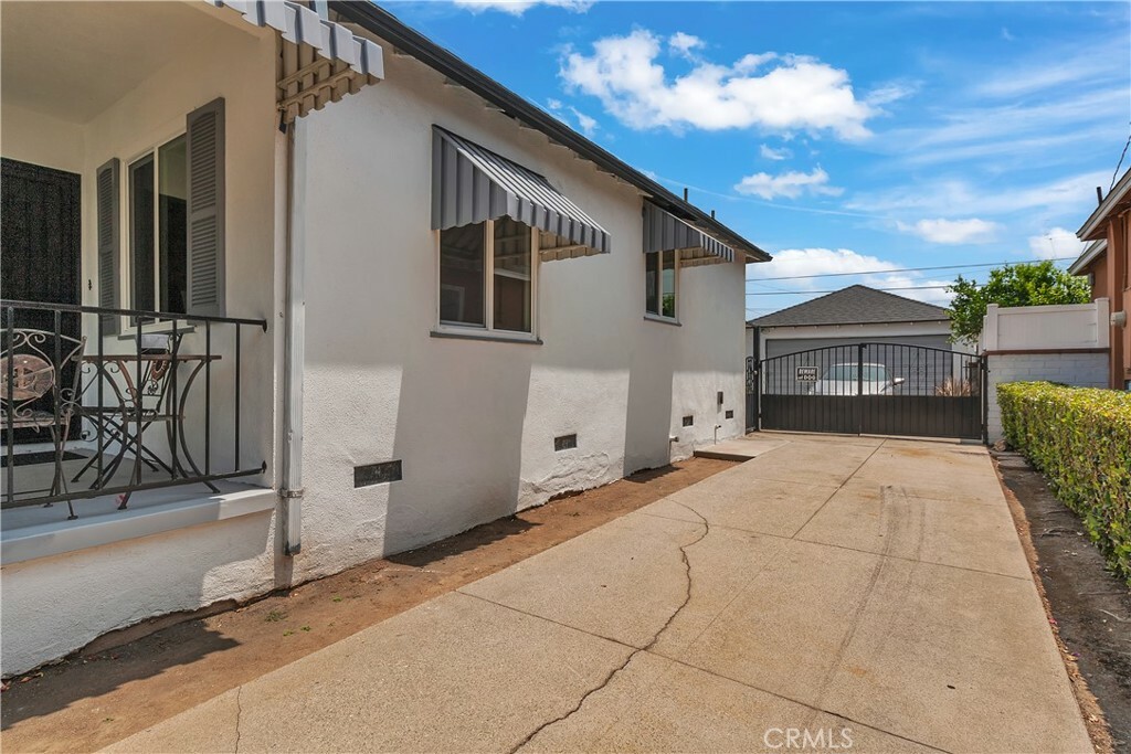 Property Photo: 1124 S Hidalgo Avenue CA 91801