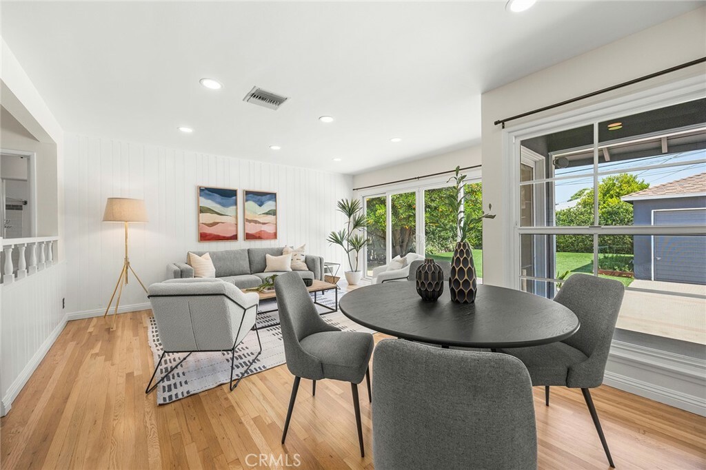 Property Photo: 17139 Strathern Street CA 91406
