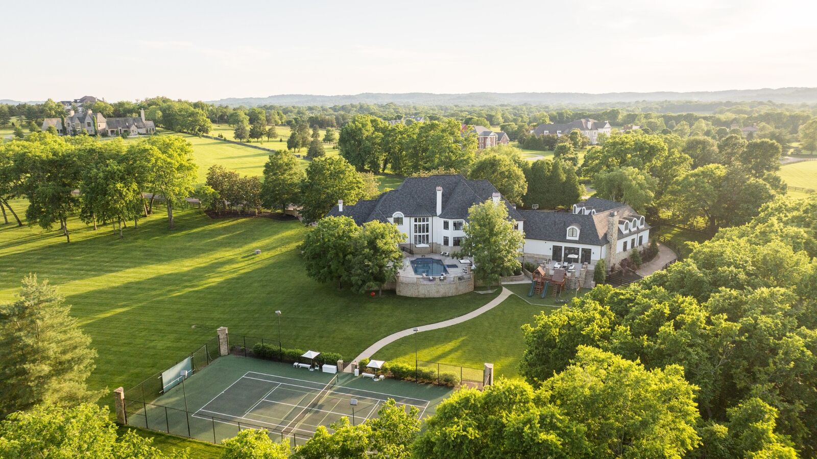 Property Photo: 2410 Hidden River Ln TN 37069