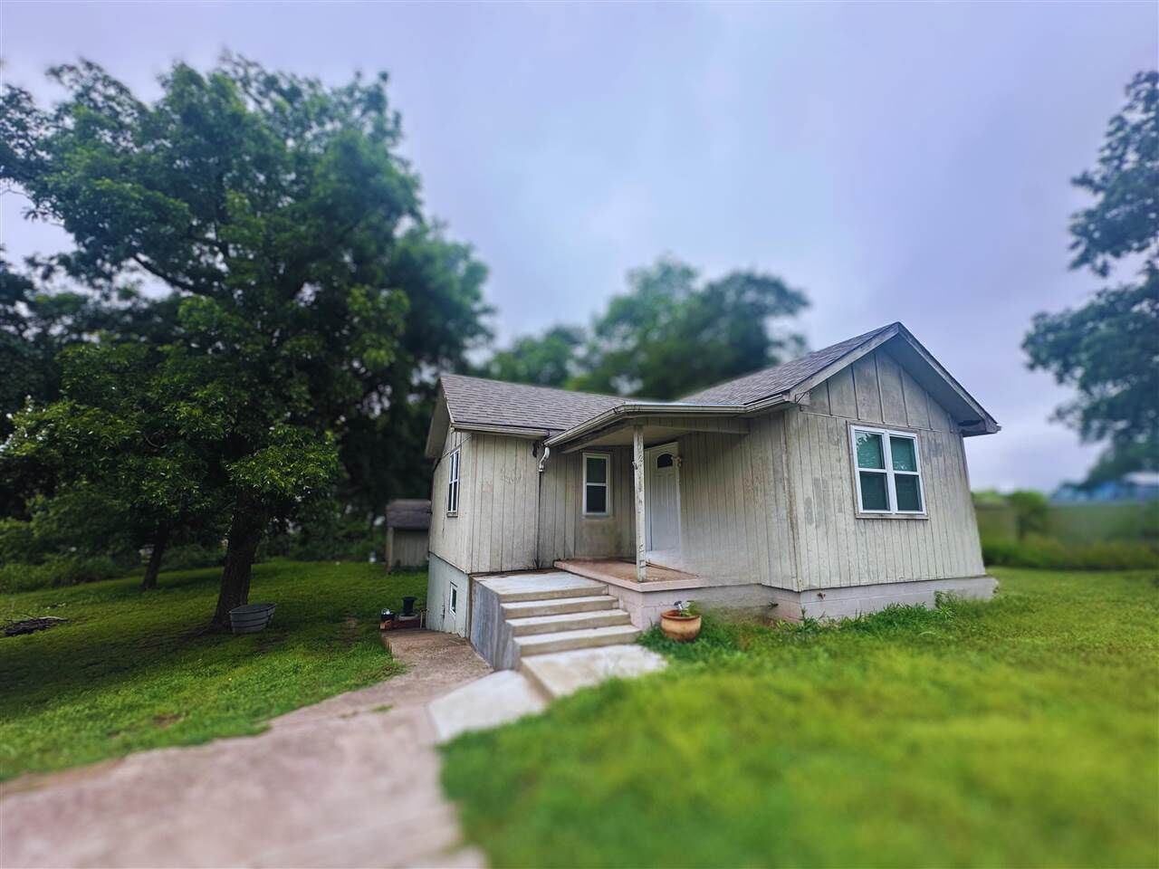 Property Photo:  102 Oak Dr  OK 74641 