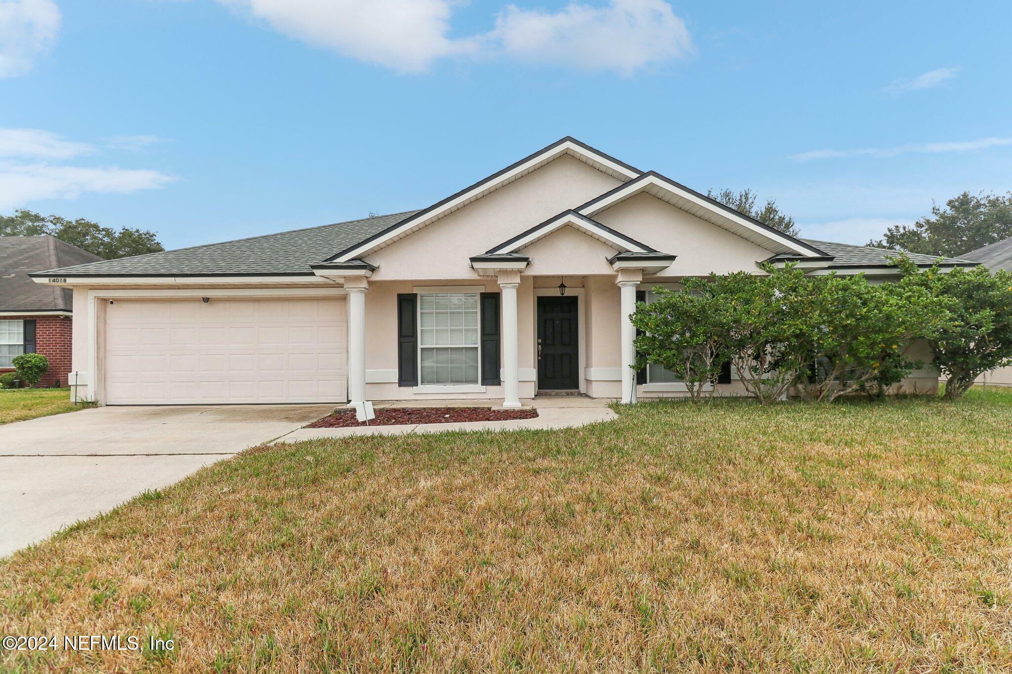 Property Photo: 14018 Fish Eagle Drive E FL 32226