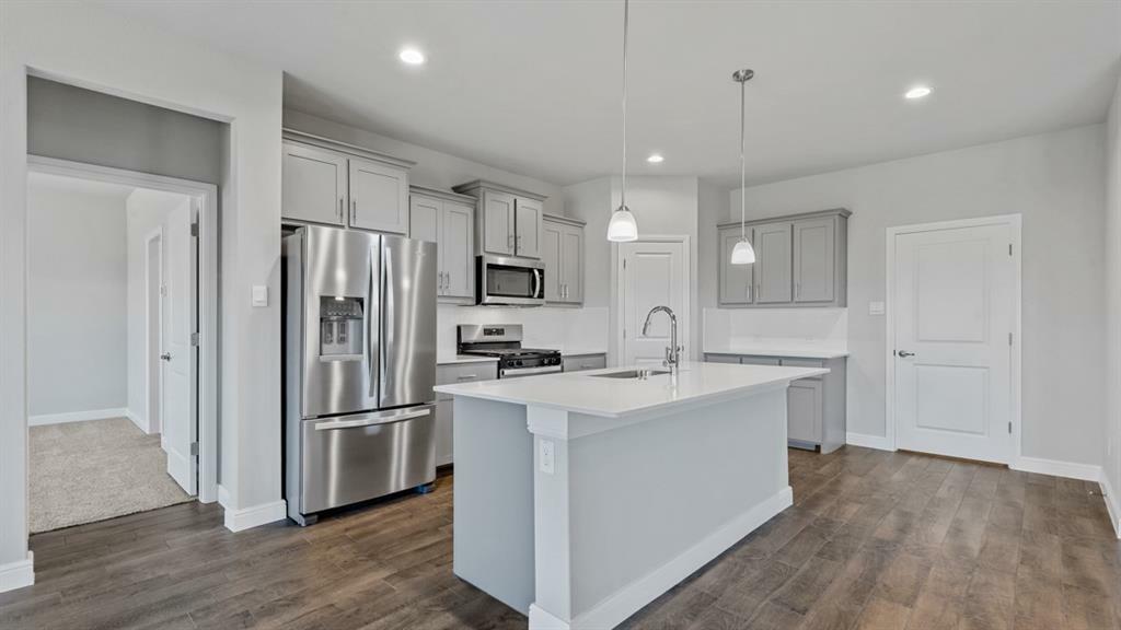 Property Photo: 1404 Leonard Court TX 76063
