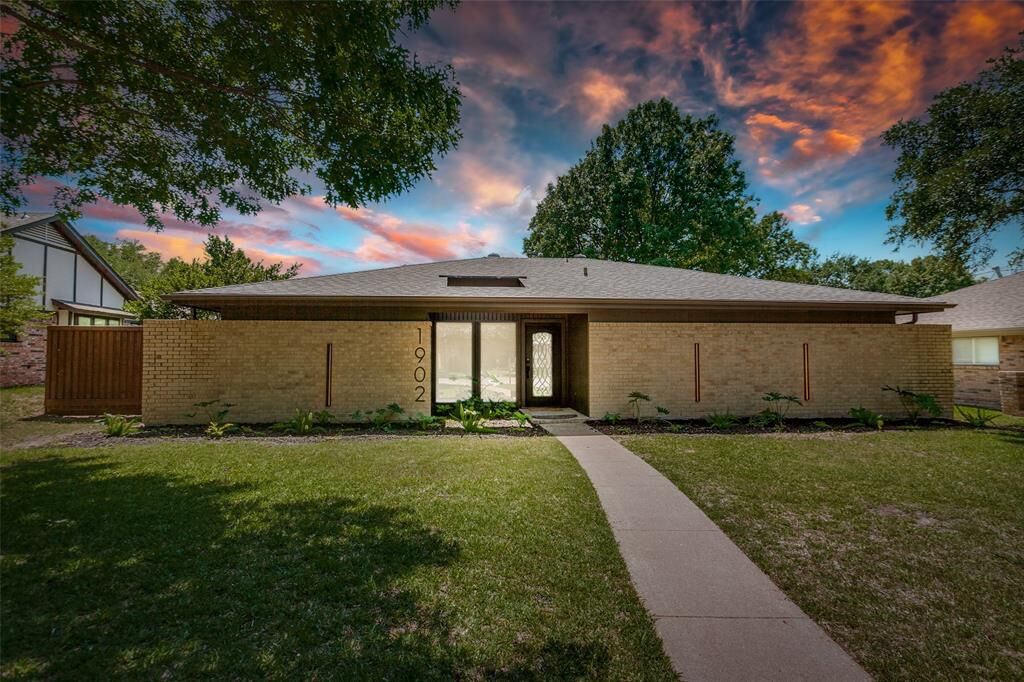 Property Photo:  1902 Vassar Drive  TX 75081 