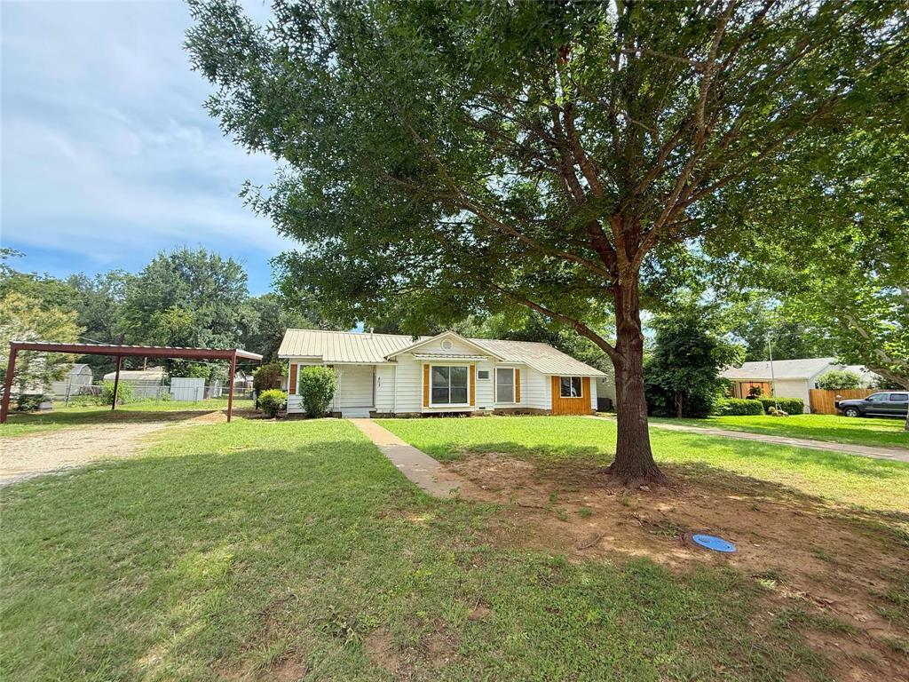 Property Photo: 1324 Morningside Avenue TX 76450