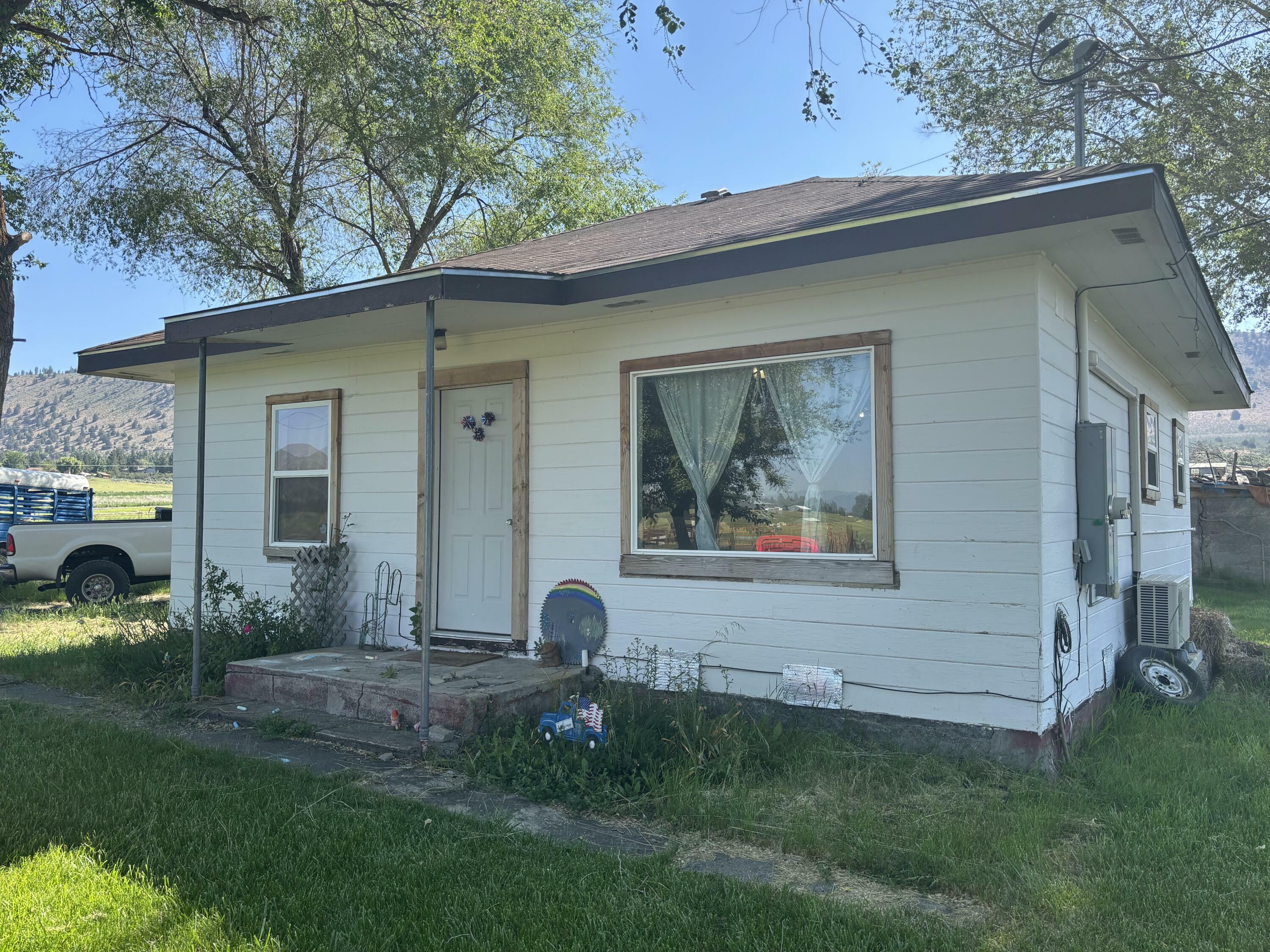 Property Photo: 4791 Pine Grove Road OR 97603