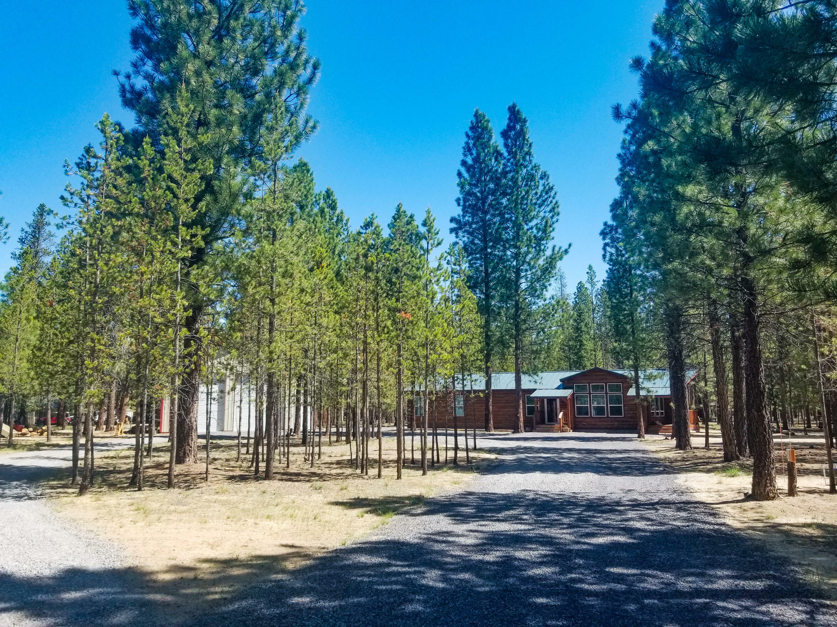 Property Photo: 1879 Iron Wheel Court OR 97739
