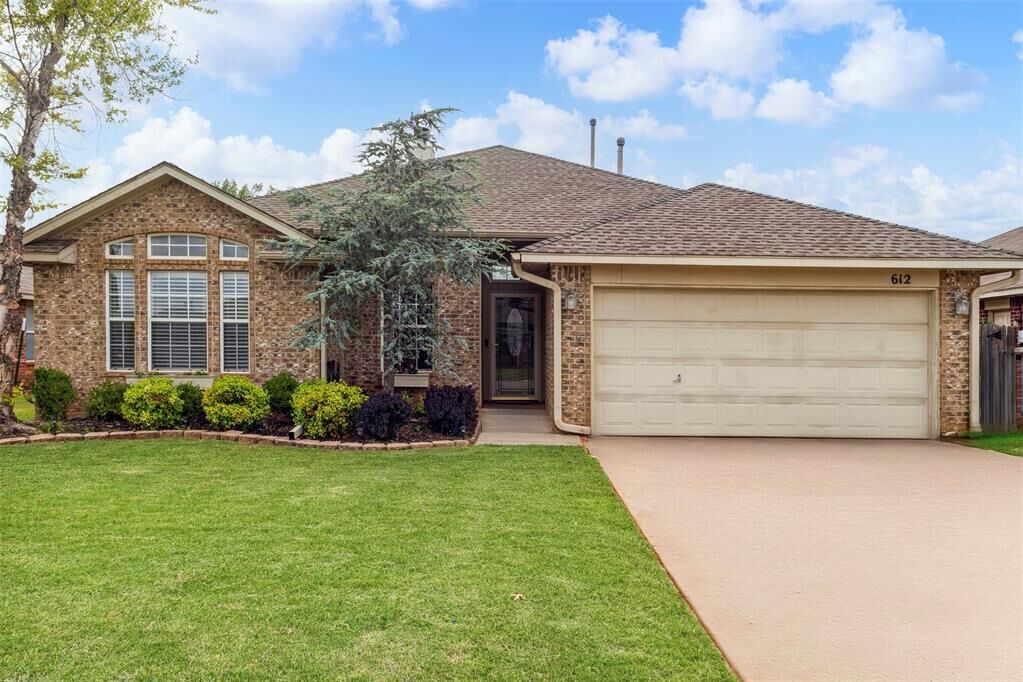 Property Photo: 612 Eastview Drive OK 73099
