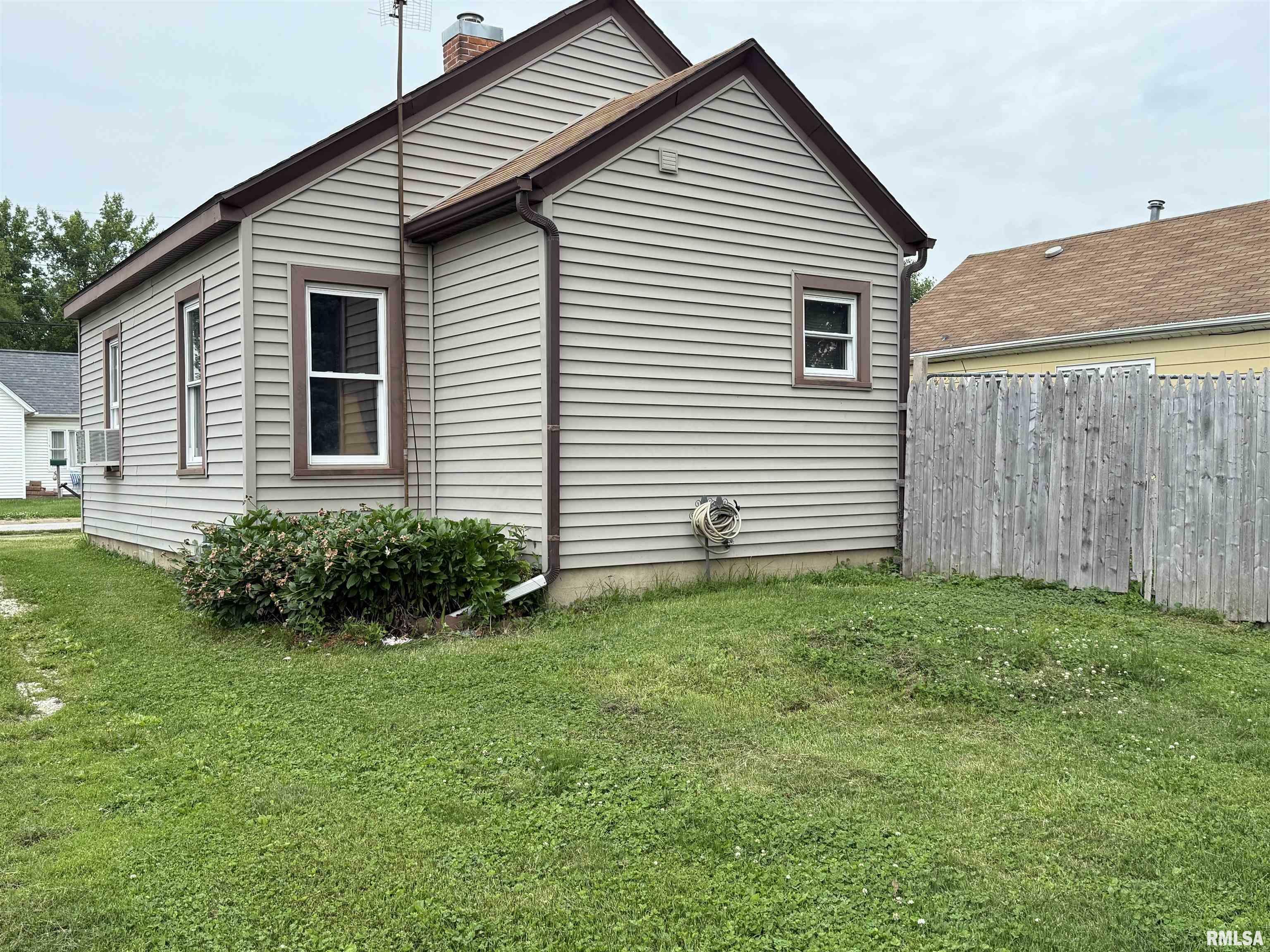 Property Photo: 441 W Avenue E IL 61542