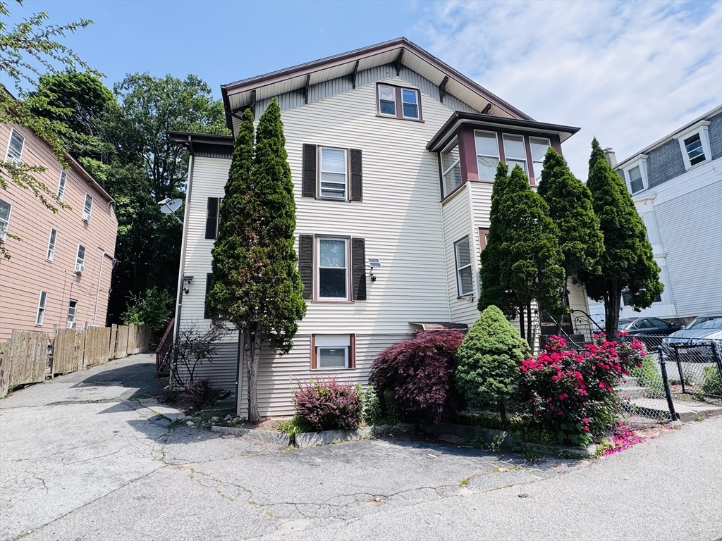 27 Shelby St  Worcester MA 01605 photo