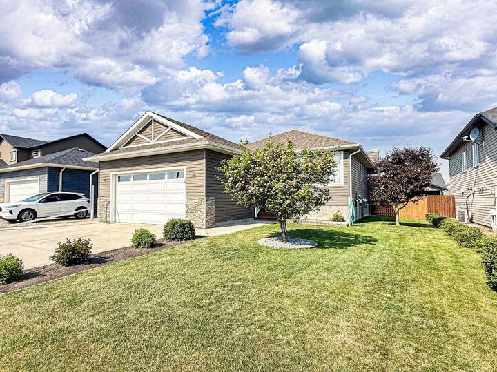 Property Photo:  14 Vermont Close  AB T4H 0C3 