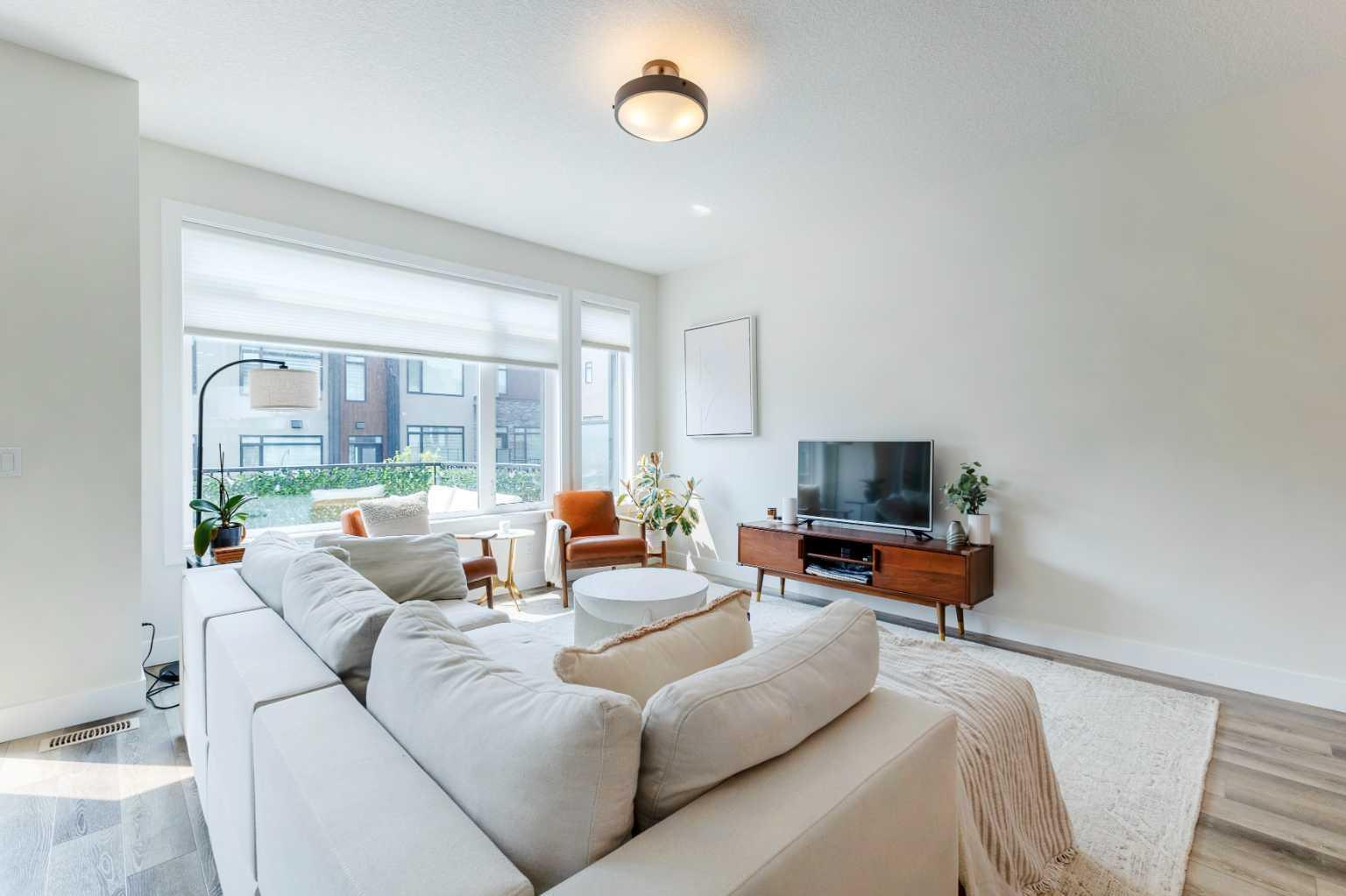 Property Photo:  49 Royal Elm Green NW  AB T3G 0G8 