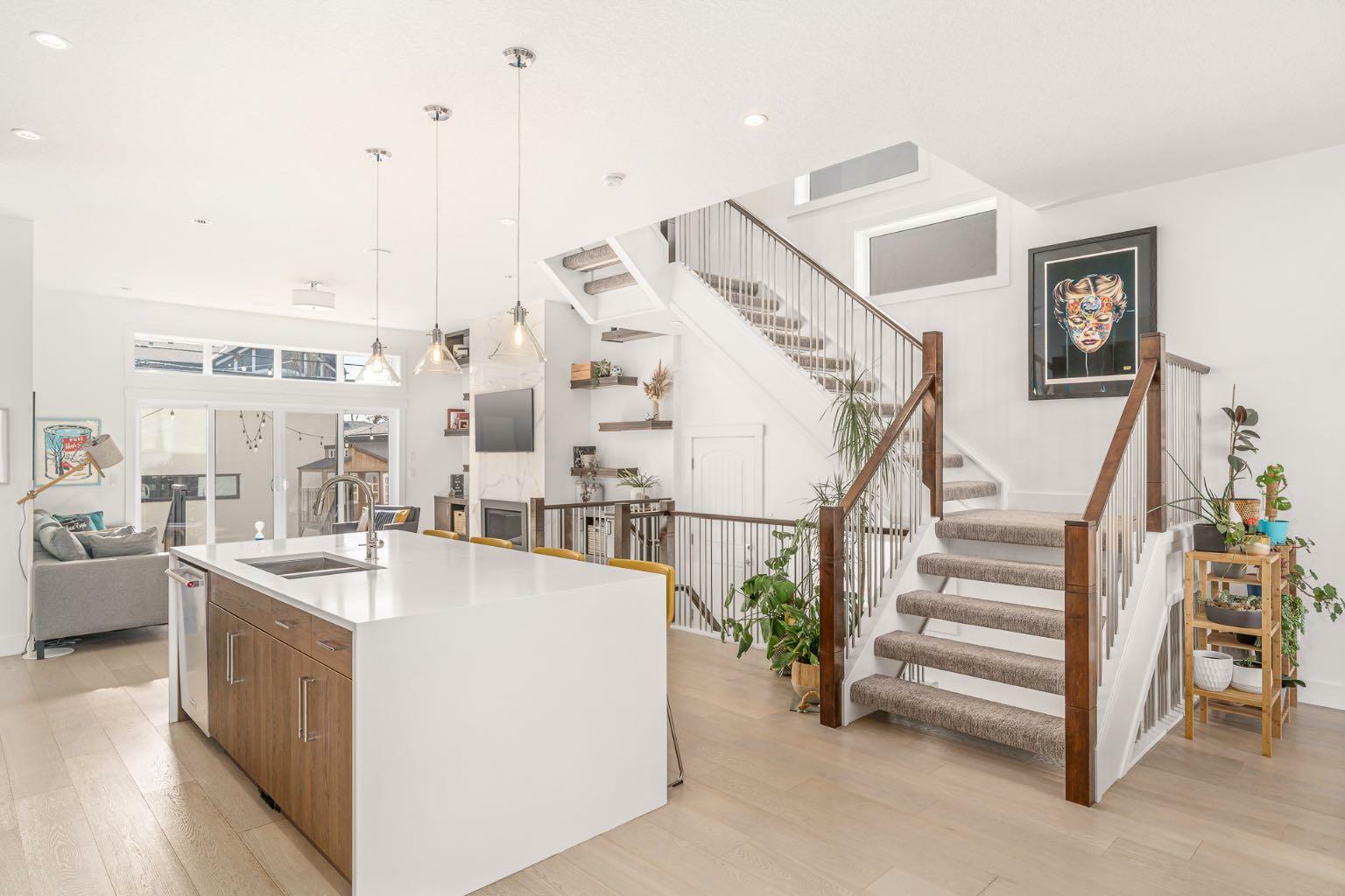 3032 37 Street SW  Calgary AB T3E 3B6 photo