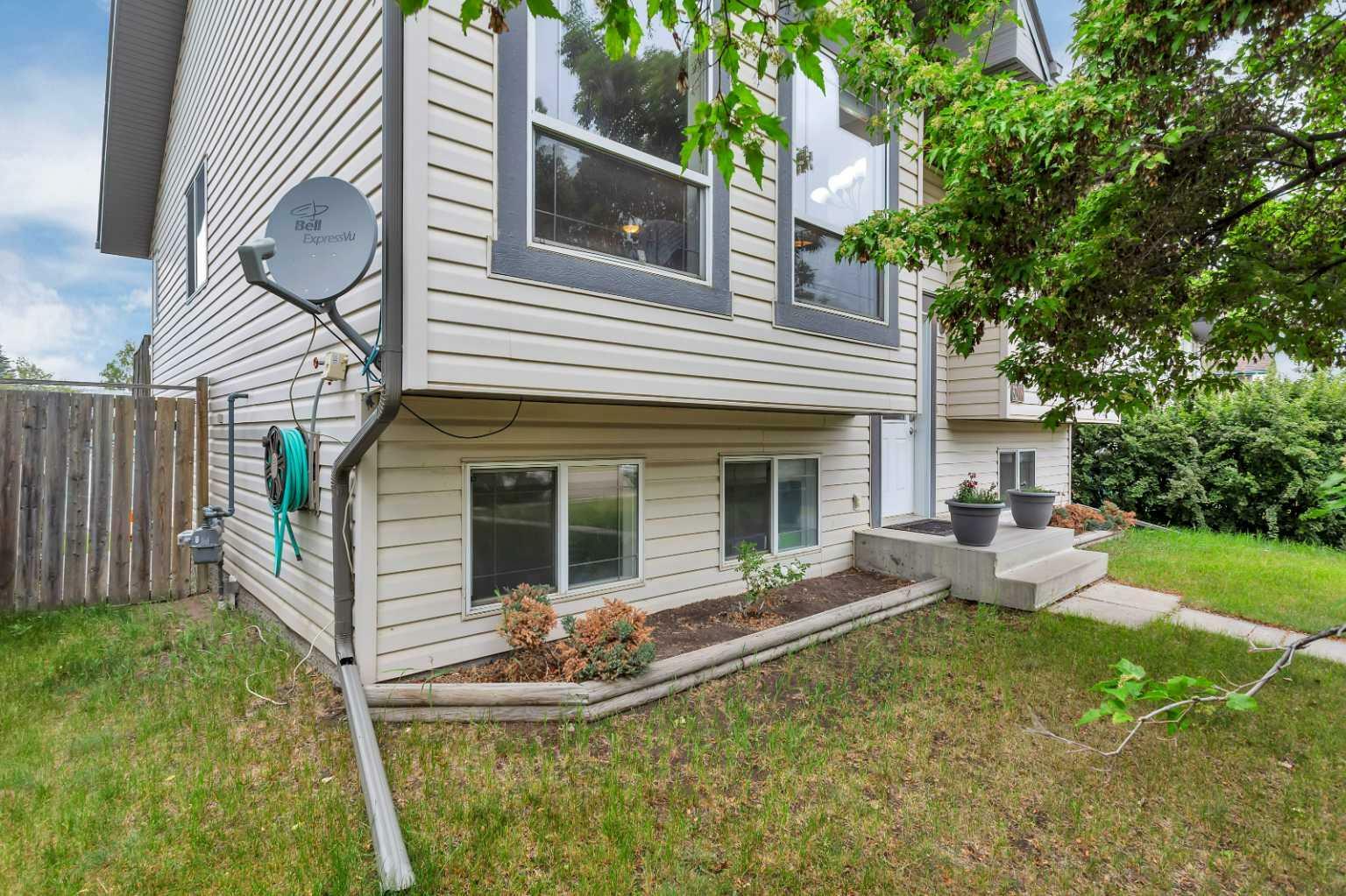 Property Photo: 5208 Lansdowne Avenue AB T0M 0J0
