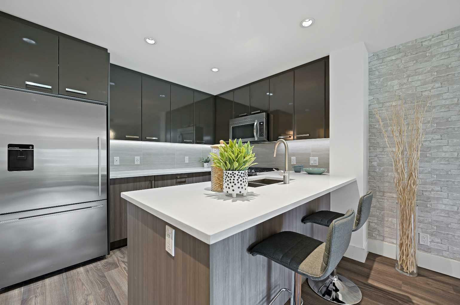 Property Photo: 510 Edmonton Trail NE 106 AB T2E 3H1