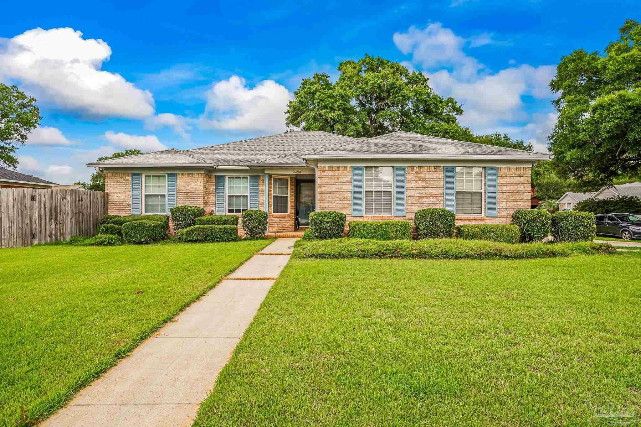 Property Photo: 4420 Bellwood Cir FL 32571
