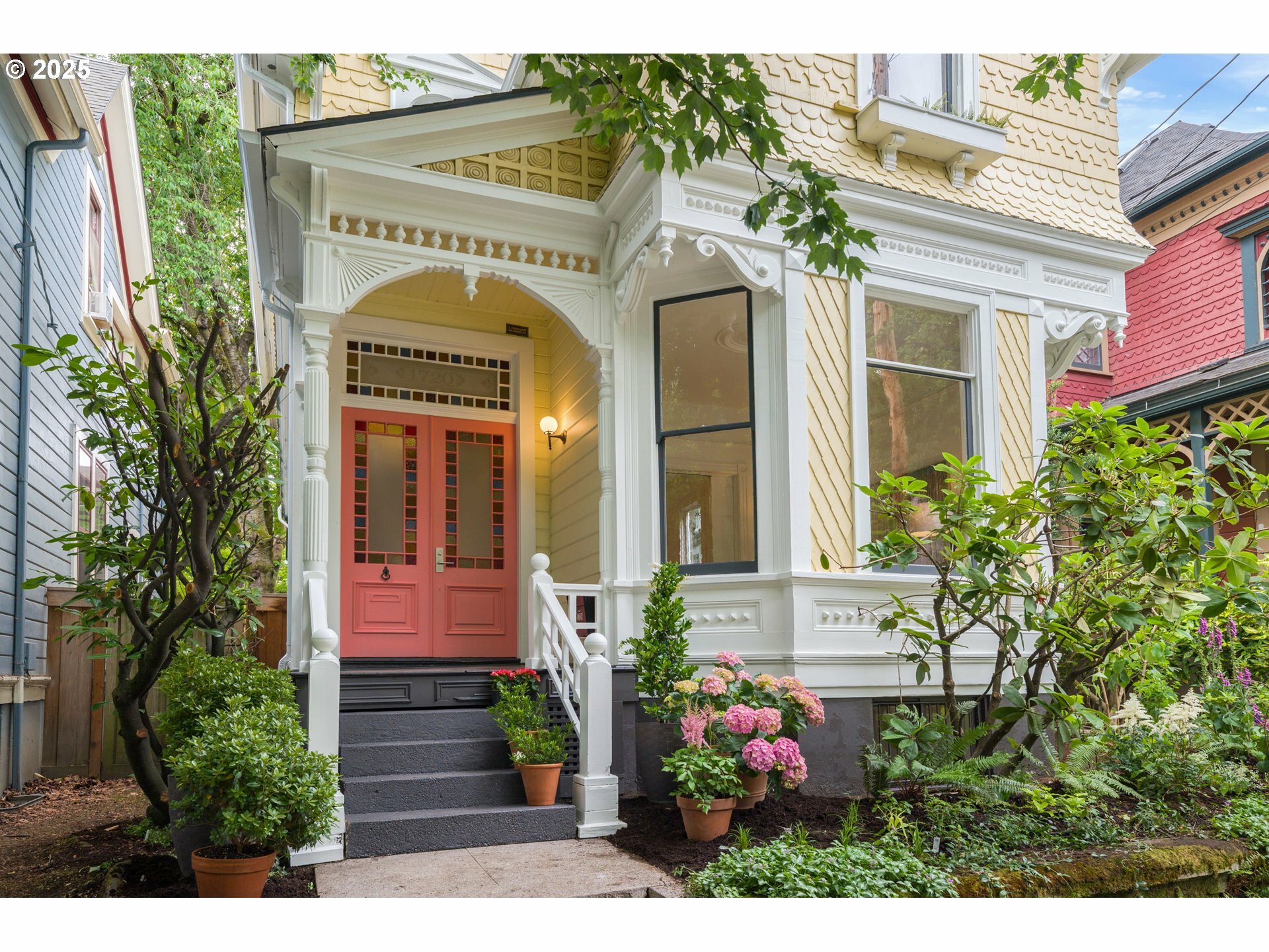 Property Photo: 1720 NW Hoyt St OR 97209
