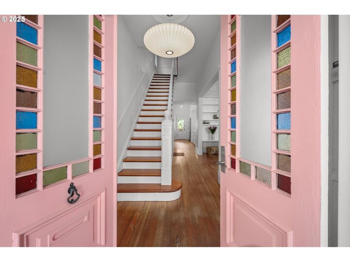 Property Photo:  1720 NW Hoyt St  OR 97209 