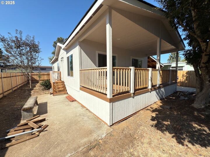 Property Photo:  11316 NE 28th St 3  WA 98682 