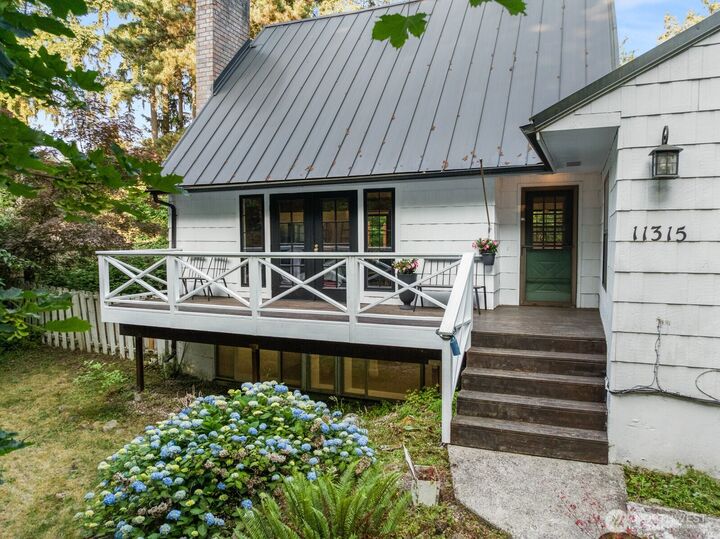 Property Photo: 11315 85th Avenue E WA 98373