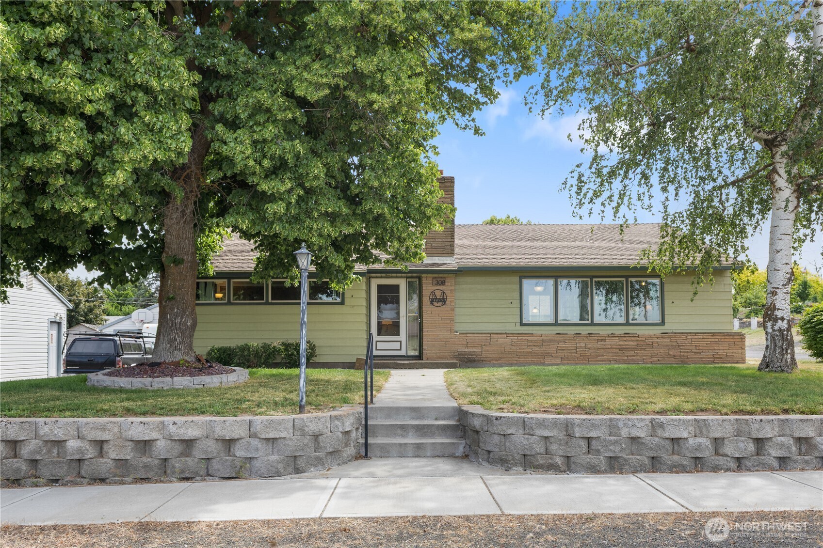 Property Photo: 308 2nd Ave WA 99134