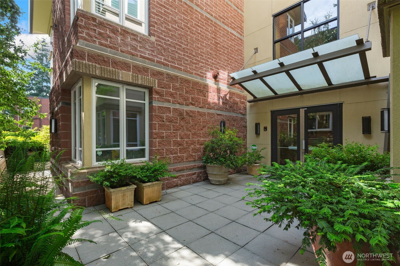Property Photo: 719 2nd Avenue W 101 WA 98119