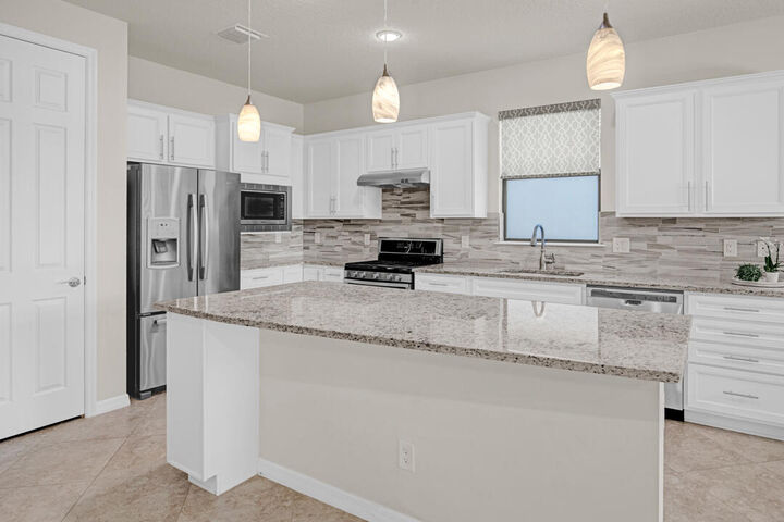 Property Photo: 649 SE Monteiro Drive FL 34984