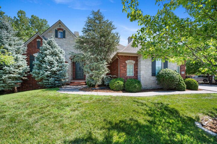 Property Photo: 918 E Lakecrest Dr KS 67002