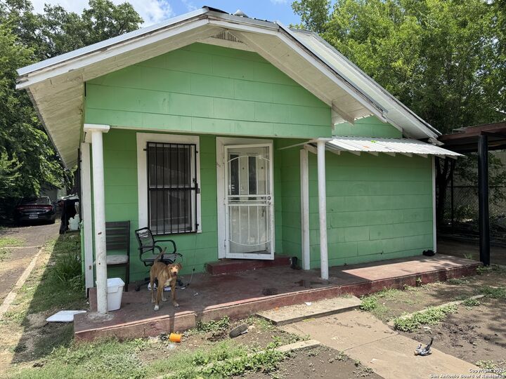 Property Photo: 211 Wilcox TX 78211