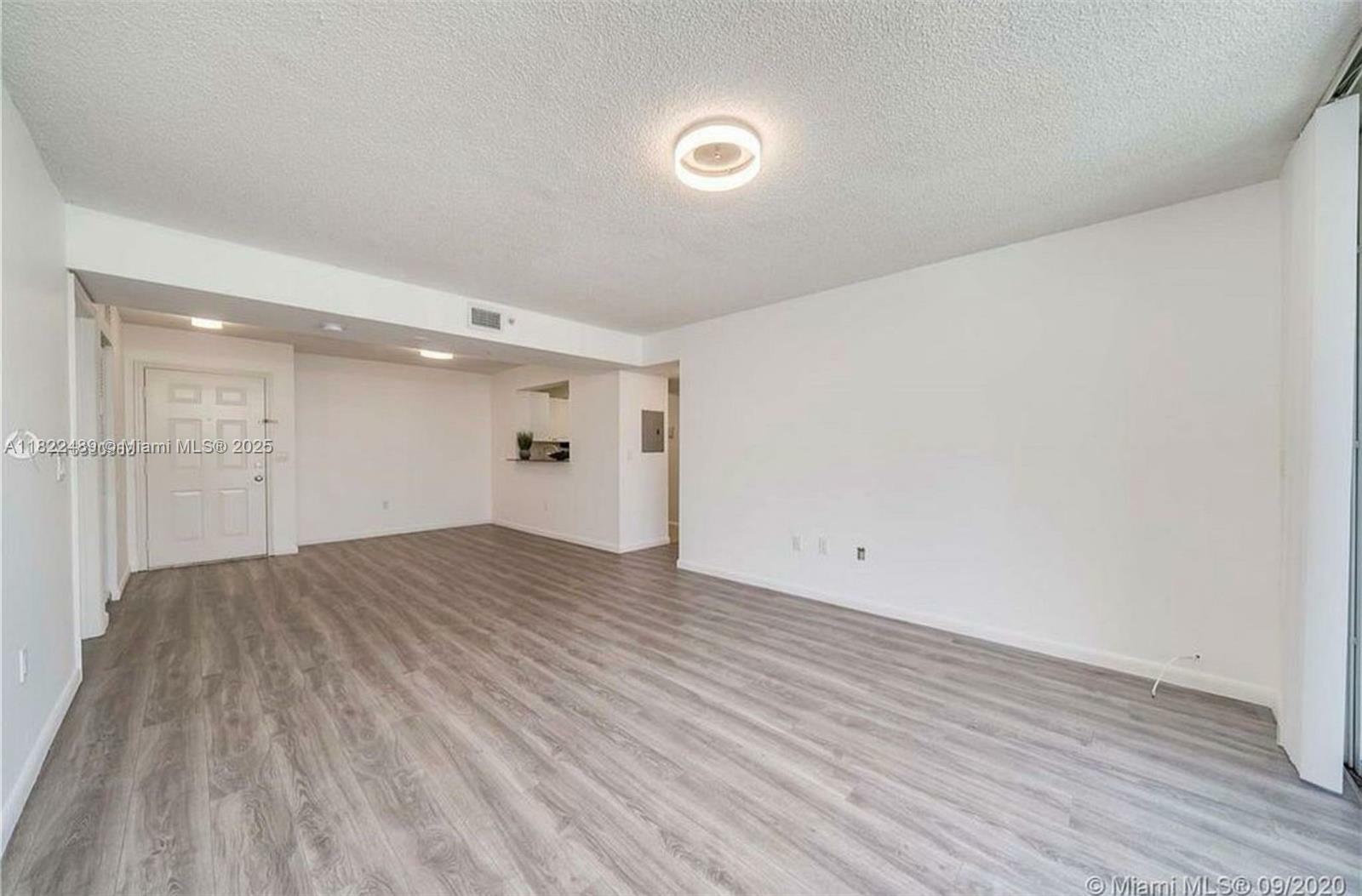 Property Photo: 2711 Ocean Club Blvd 207 FL 33019