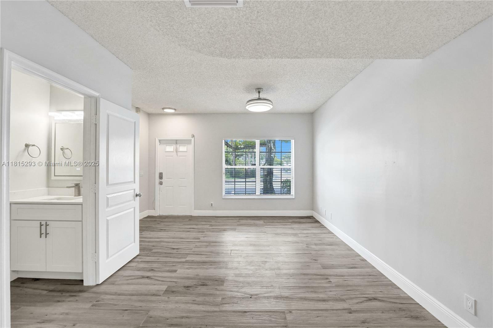 Property Photo: 16607 Hemingway Dr FL 33326