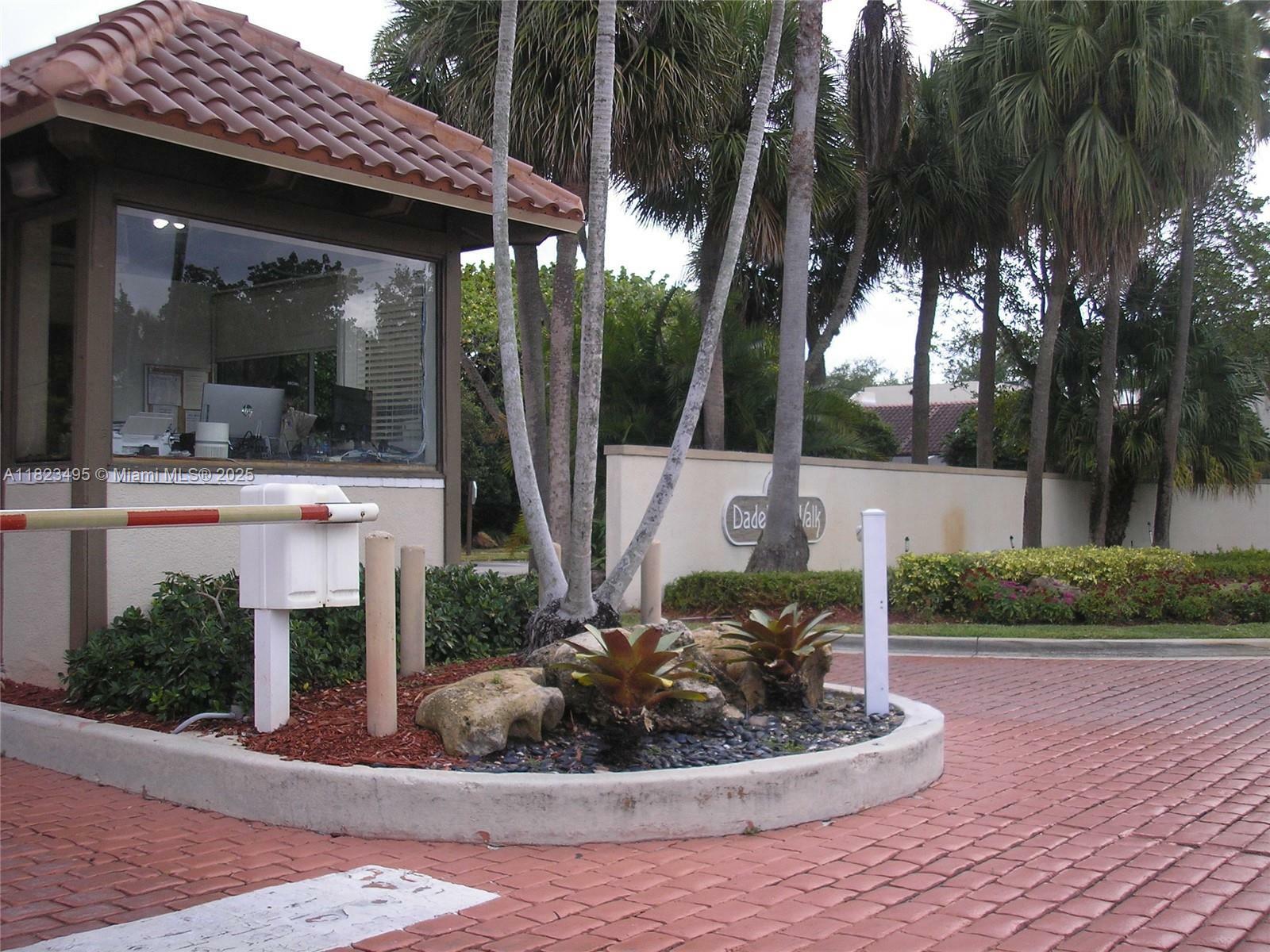 Property Photo: 8129 SW 87th Ter FL 33143