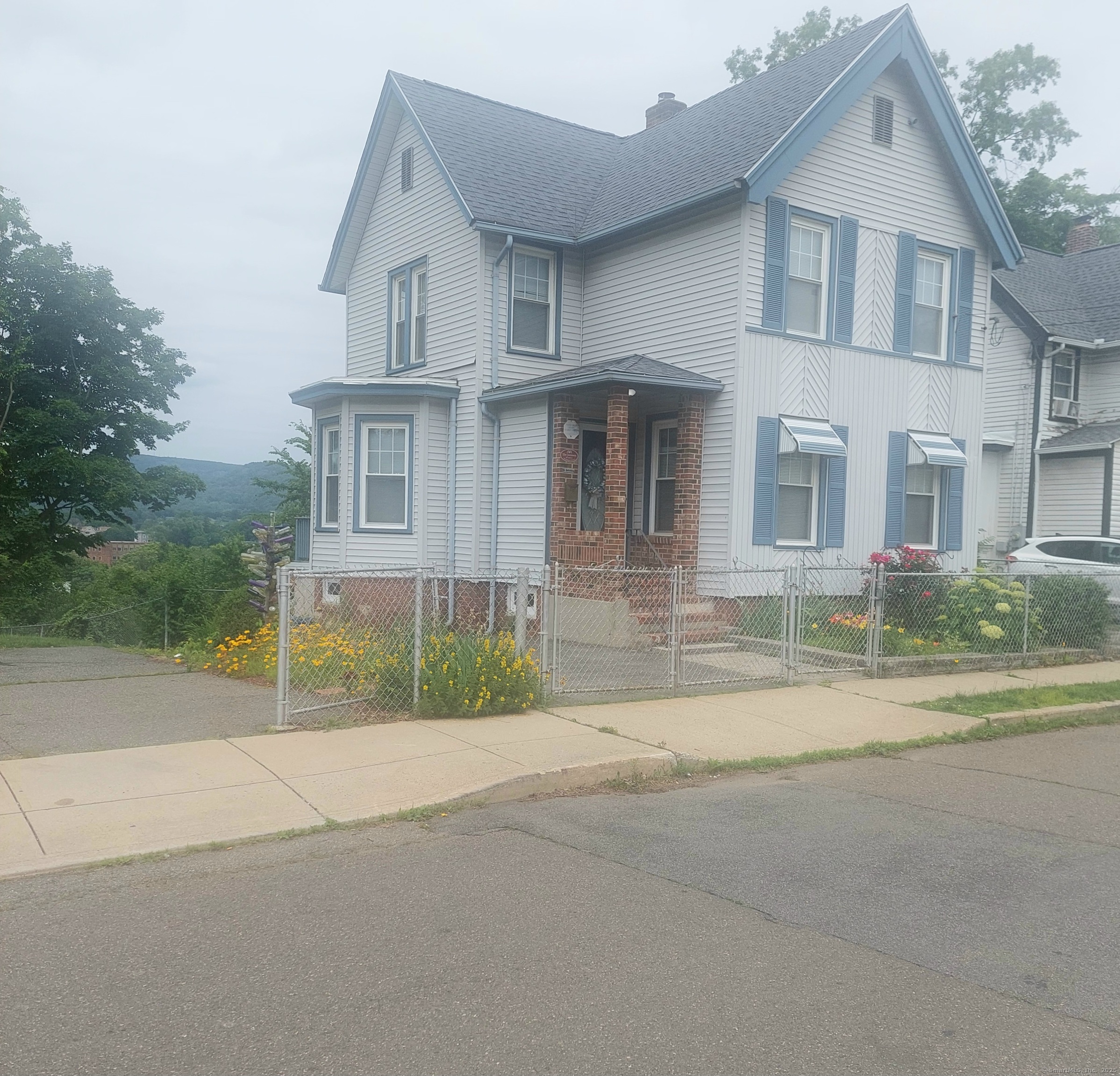 Property Photo:  34 Hobart Street  CT 06450 