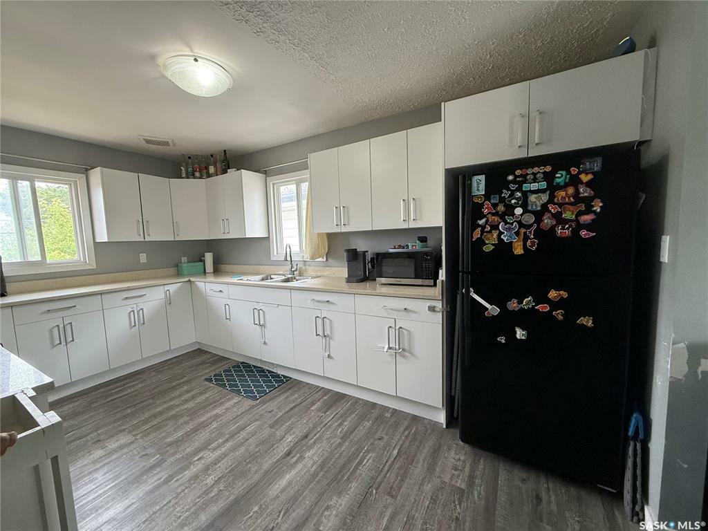 Property Photo: 938 P Avenue N SK S7L 2W6