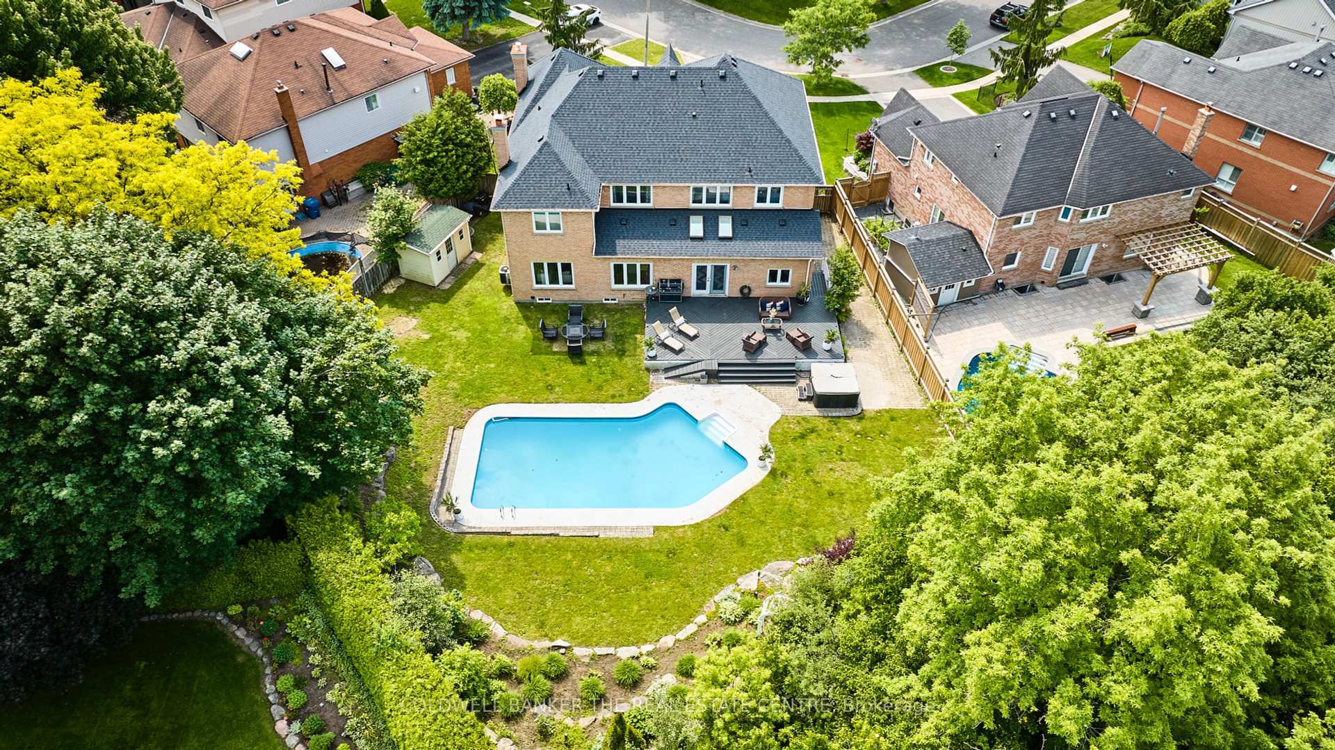 Property Photo: 1056 Stone Cottage Crescent ON L1K 1Z4