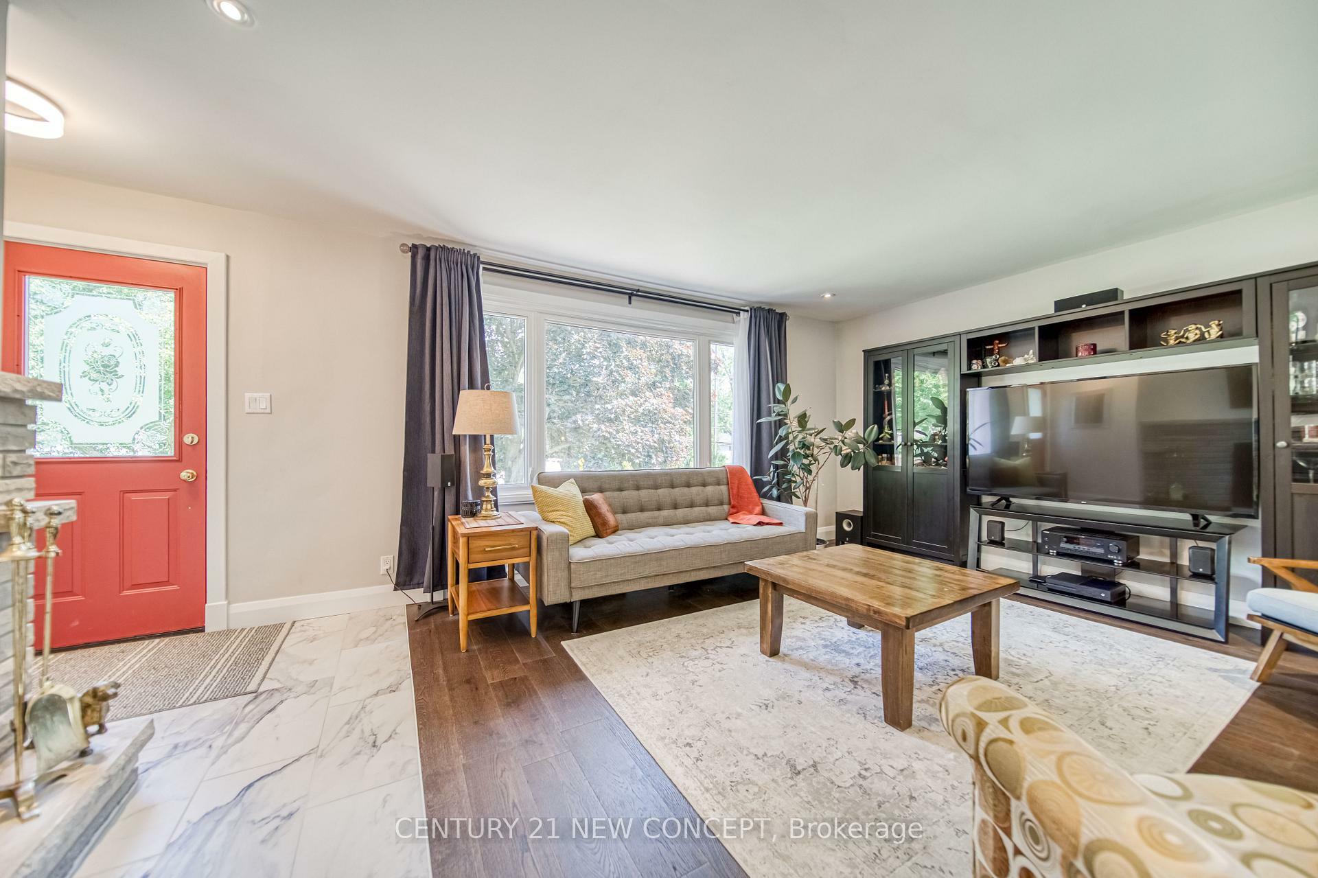 Property Photo: 51 Fittons Road E ON L3V 2J2