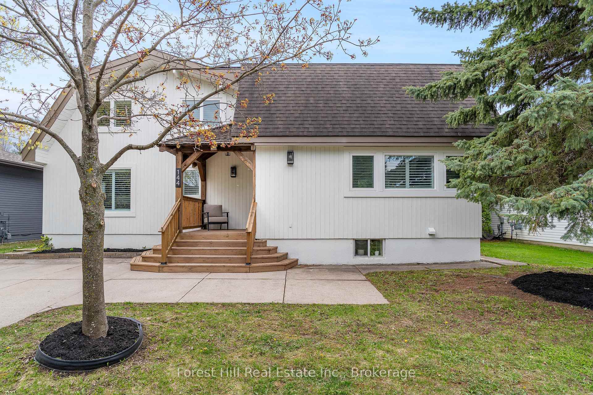 Property Photo:  144 Brooker Boulevard  ON L9Y 0L4 