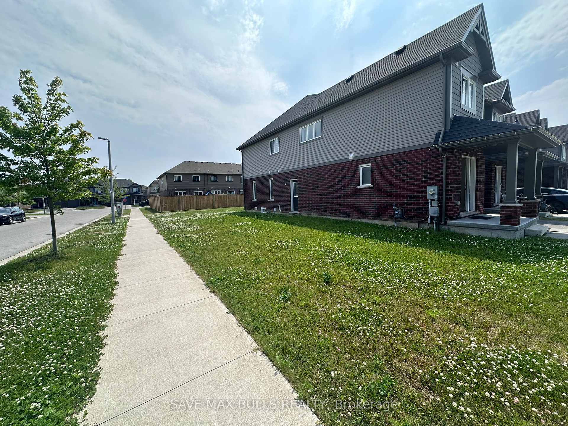 Property Photo: 636 Julia Drive ON L3C 0G9