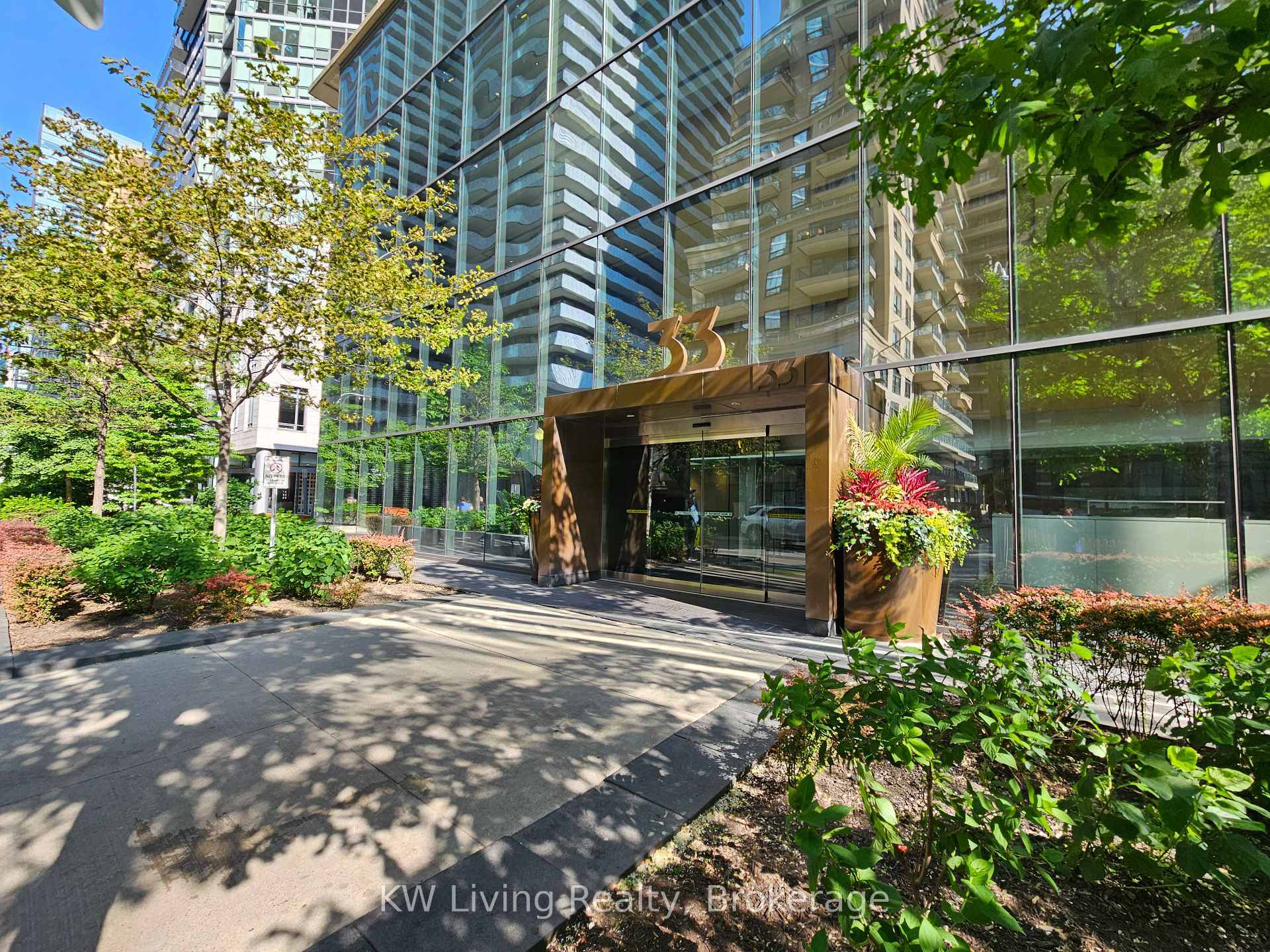 33 Charles Street E 2412  Toronto ON M4Y 0B7 photo