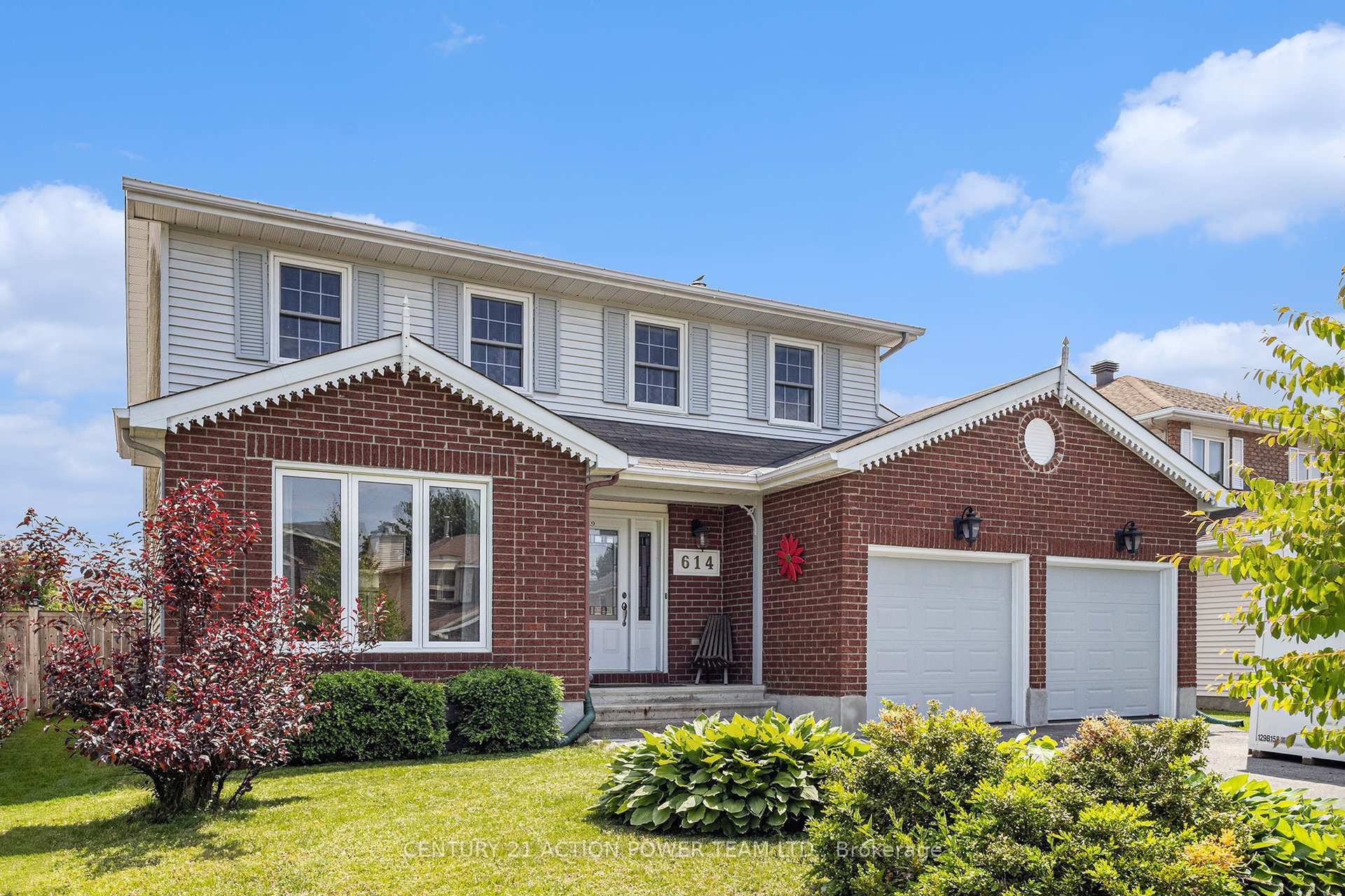 Property Photo: 614 Chenier Way ON K4A 1R1