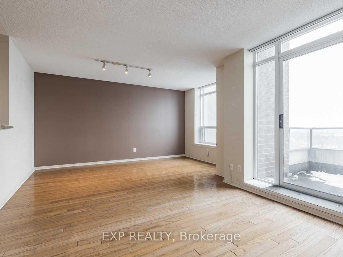Property Photo: 233 Beecroft Road Ph 6 ON M2N 6Z9