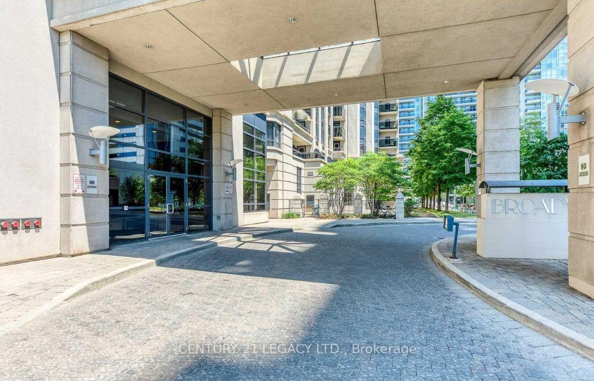 Photo de la propriété: 155 Beecroft Road 1702 ON M2N 7C6