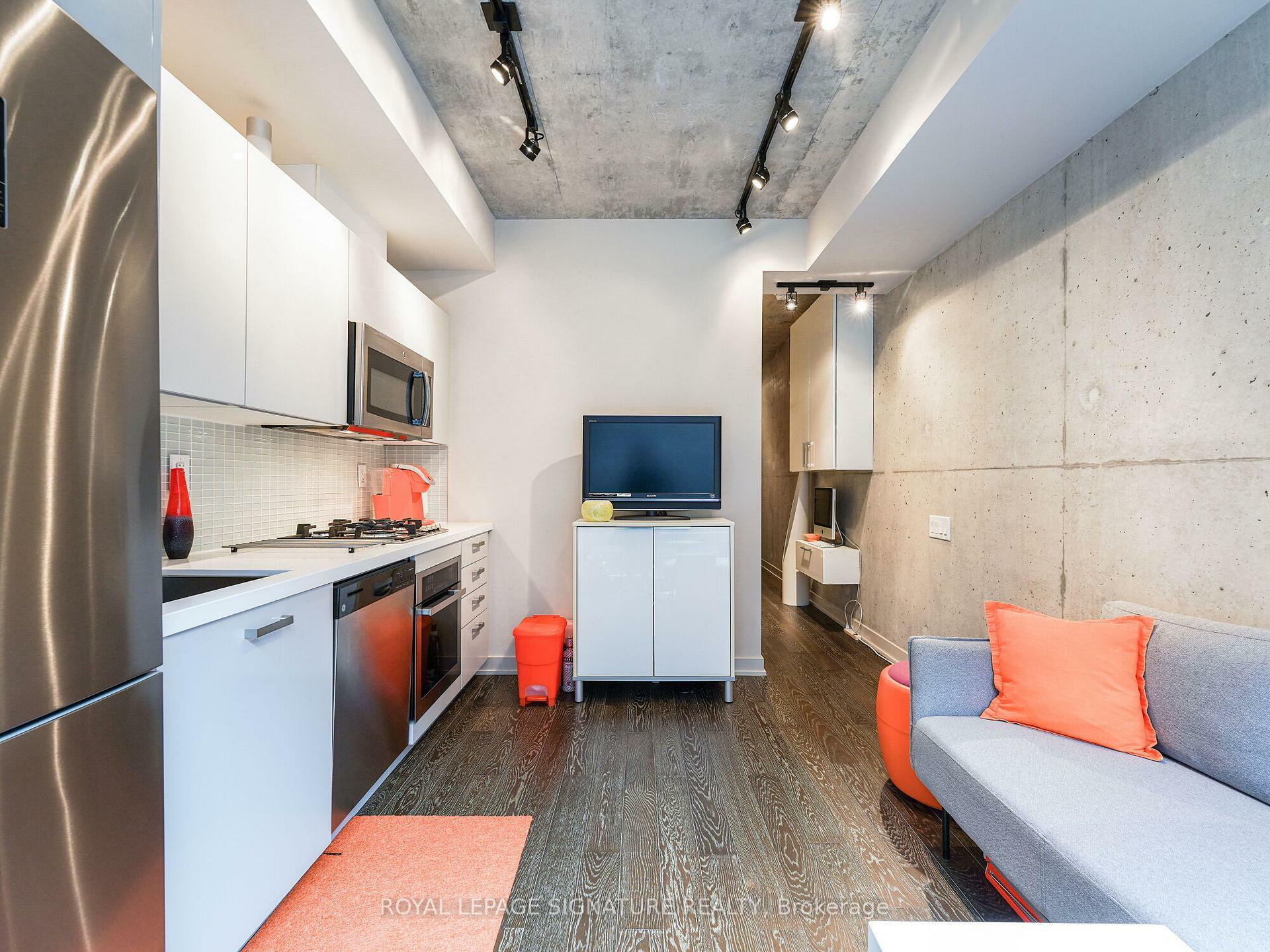 Property Photo: 39 Brant Street 316 ON M5V 0M8