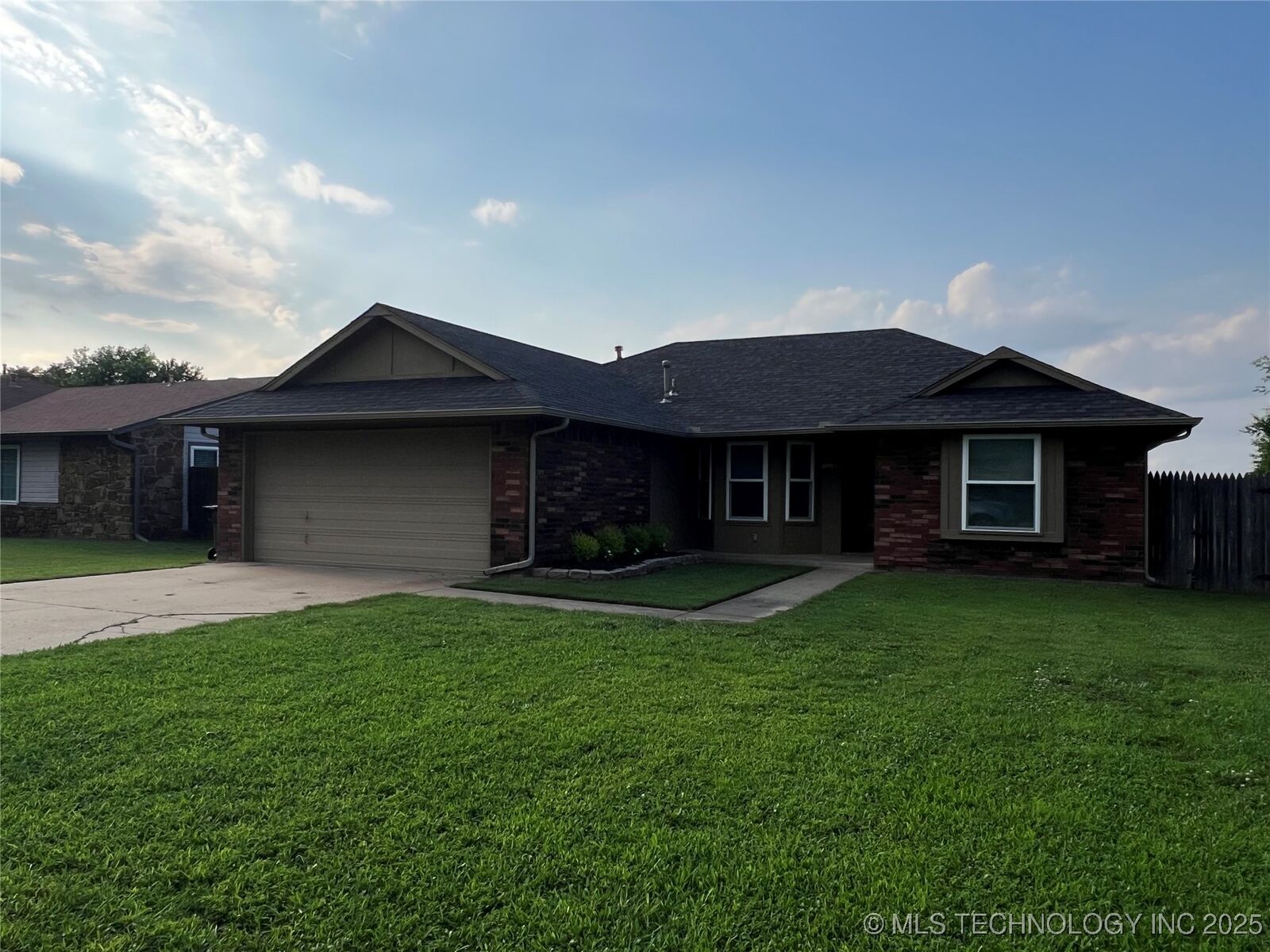 Property Photo:  505 W Ryan Street  OK 74015 