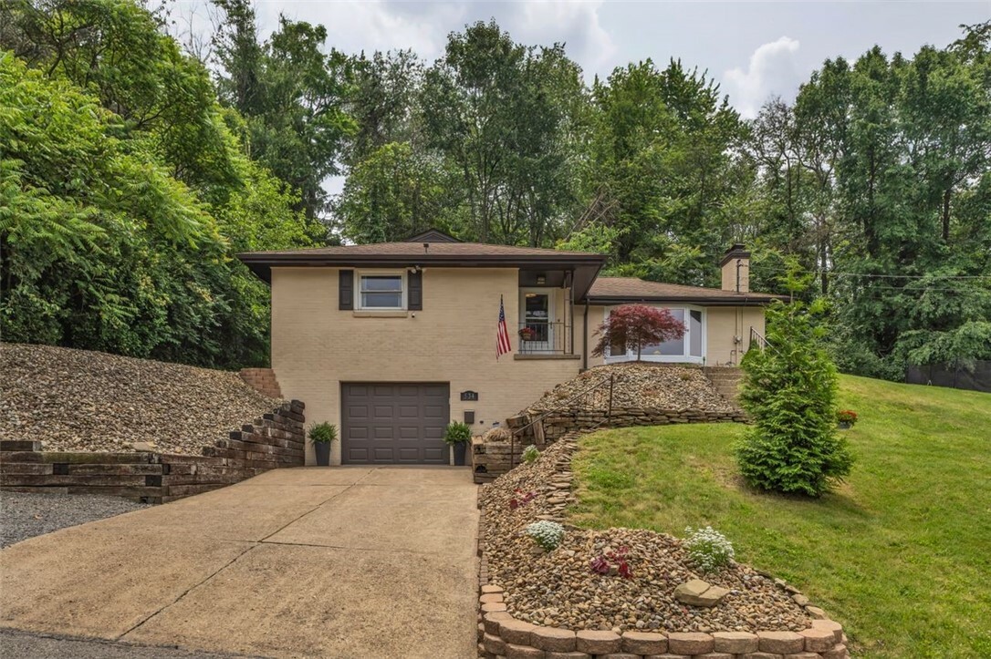 Property Photo: 534 Ehman Ave PA 15005
