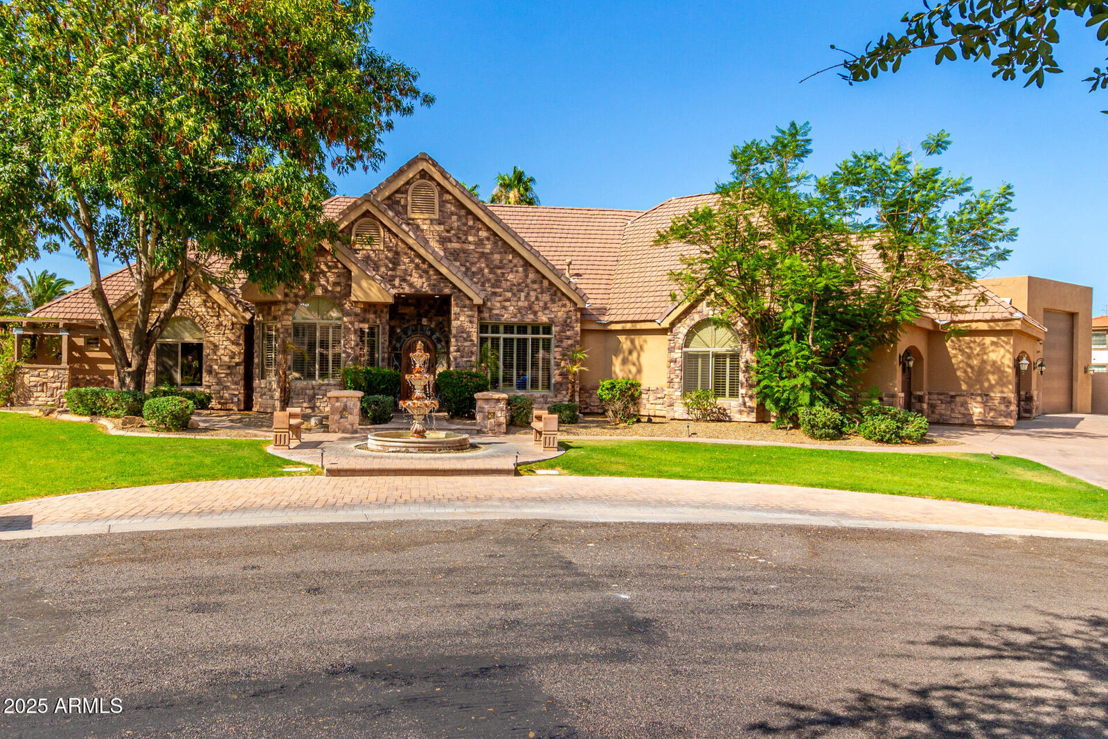 Property Photo:  2558 E Page Court  AZ 85234 