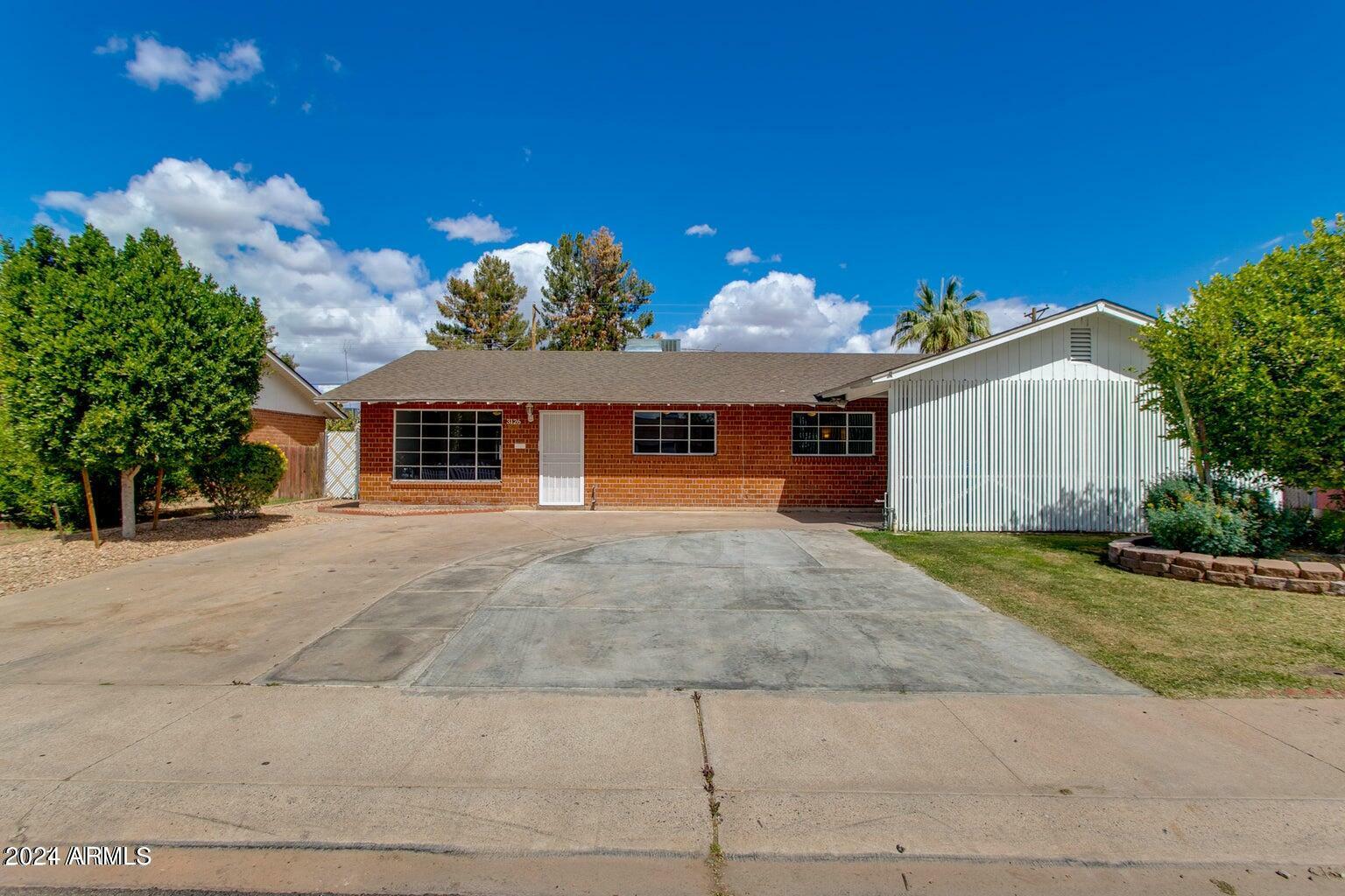 Property Photo: 3126 W Stella Lane AZ 85017