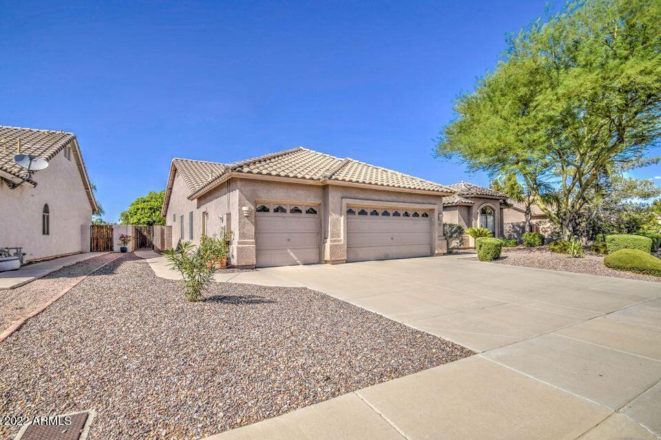 Property Photo: 694 W Beechnut Drive AZ 85248