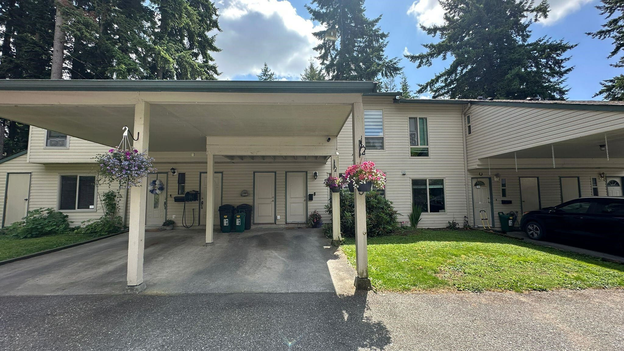 Property Photo: 32310 Mouat Drive 35 BC V2T 4J1
