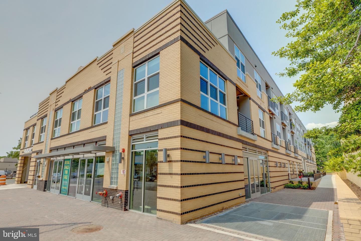 Property Photo: 1800 Mount Vernon Avenue 215 VA 22301