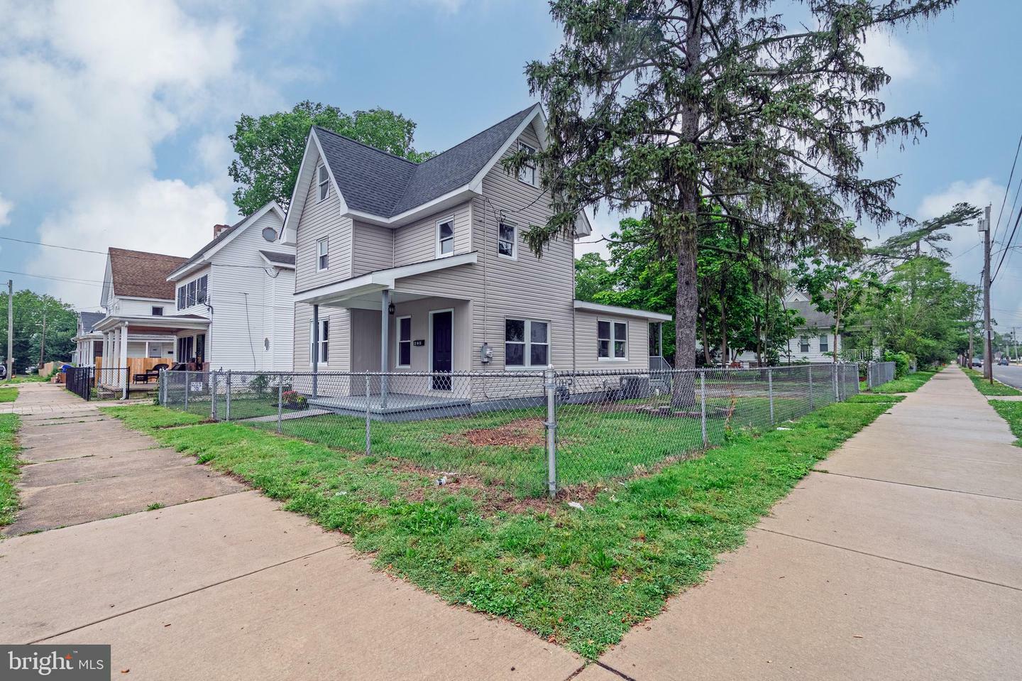Property Photo: 428 E Oak Street NJ 08332